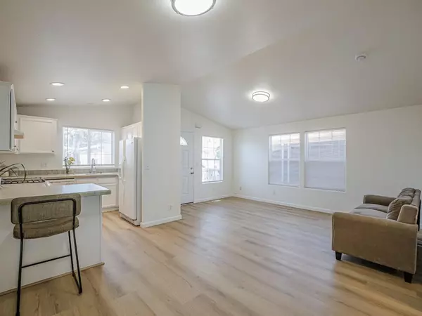 Santa Cruz, CA 95062,3710 Gross Road ##12