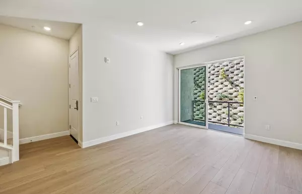 San Mateo, CA 94403,2417 Willow Way