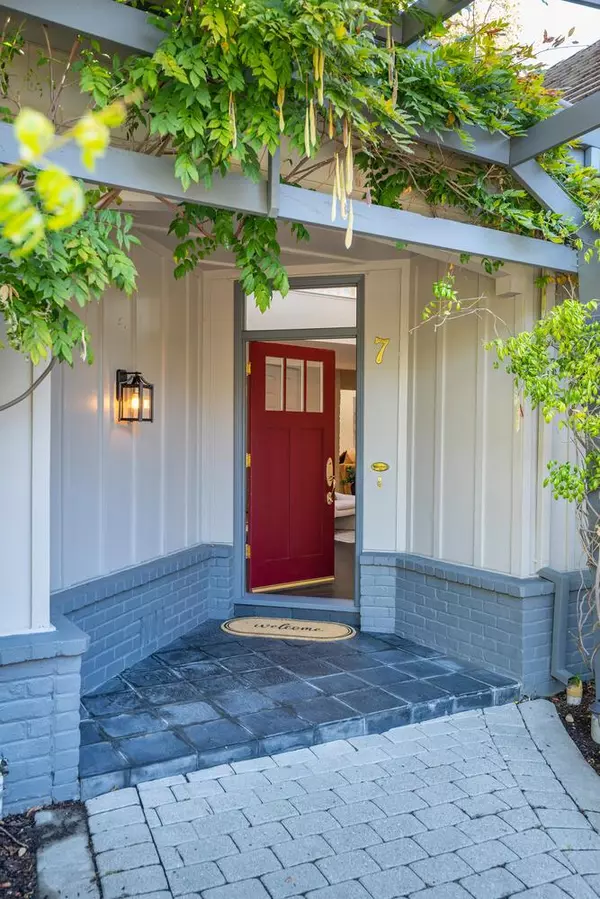 Menlo Park, CA 94025,7 MONTANA Lane