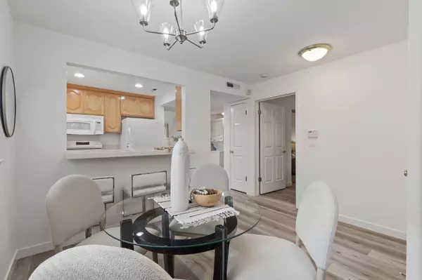 Los Gatos, CA 95032,576 W Parr Avenue #1