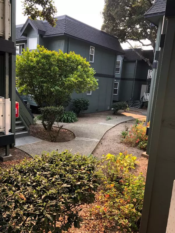 Capitola, CA 95010,919 Capitola Avenue #8