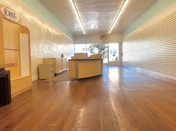 Gilroy, CA 95020,7483 Monterey Street