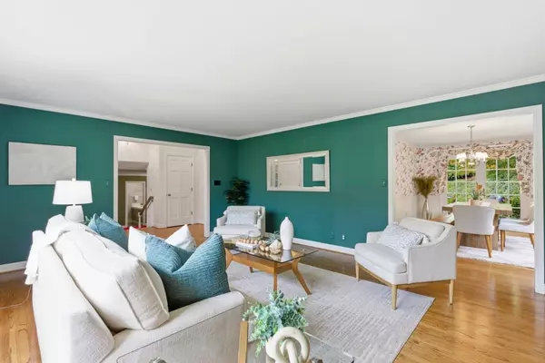 Los Altos, CA 94024,24745 Summerhill Avenue