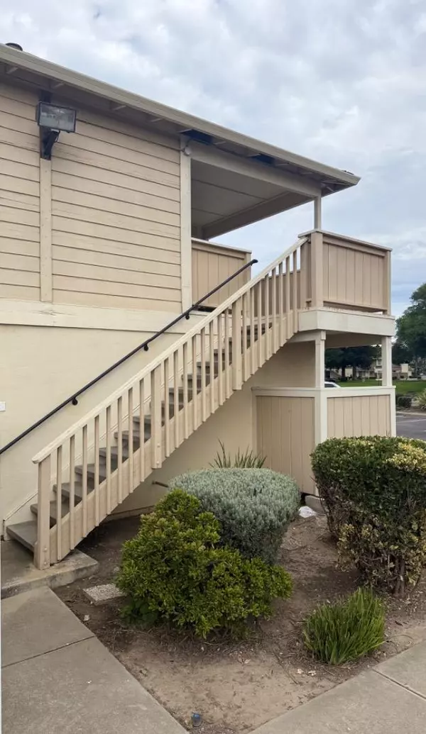 Salinas, CA 93906,1843 Cherokee Drive #4