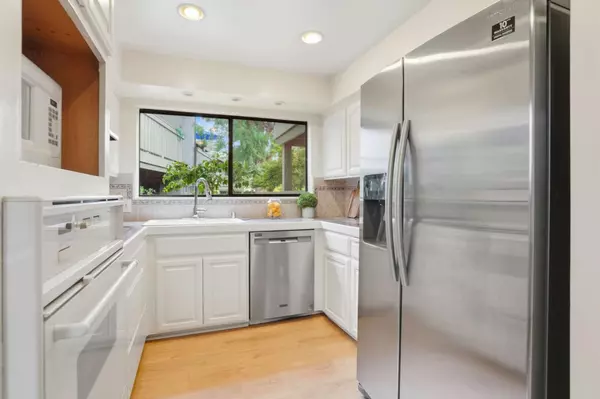 Saratoga, CA 95070,14351 Saratoga Avenue #A