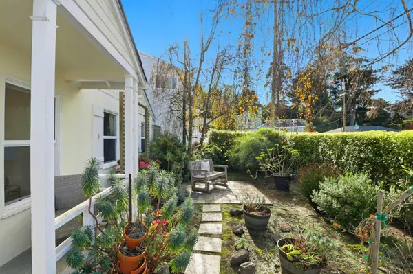 Pacifica, CA 94044,5 Hibbert Court