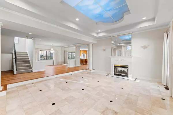 Burlingame, CA 94010,2412 Hillside Drive