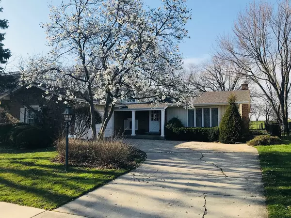 Arlington Heights, IL 60005,1102 W Cypress Drive