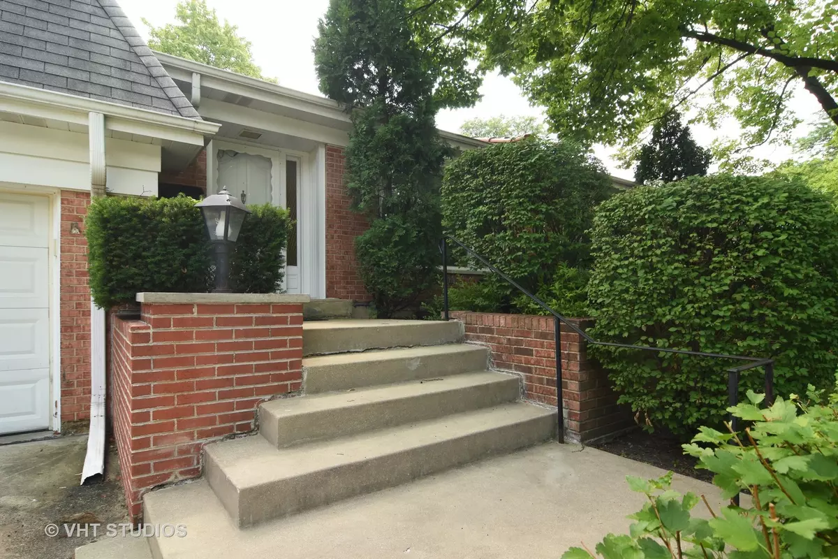 Arlington Heights, IL 60004,2611 E Garden Walk