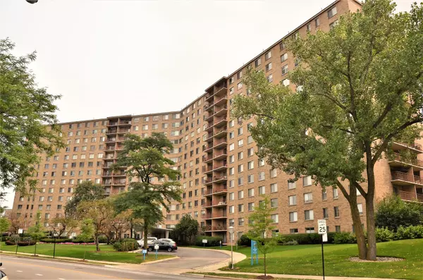 Chicago, IL 60645,6833 N Kedzie Avenue #203