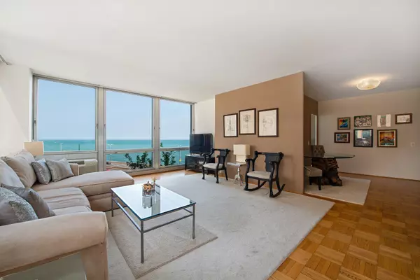 Chicago, IL 60611,880 N LAKE SHORE Drive #4E