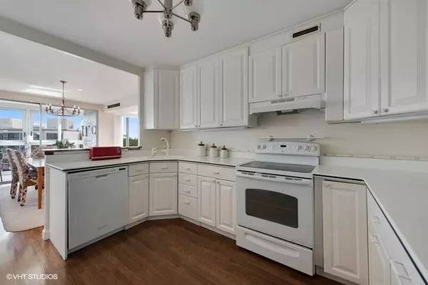 Wilmette, IL 60091,1616 Sheridan Road #10H