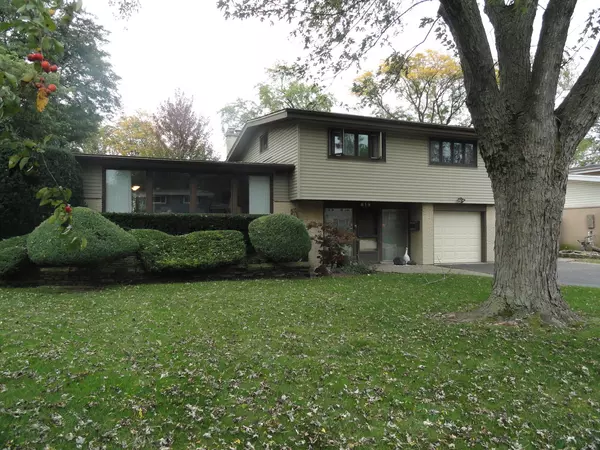 Glenview, IL 60025,619 Fairway Drive