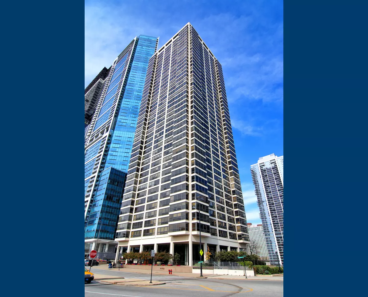 Chicago, IL 60601,360 E RANDOLPH Street #4006-07