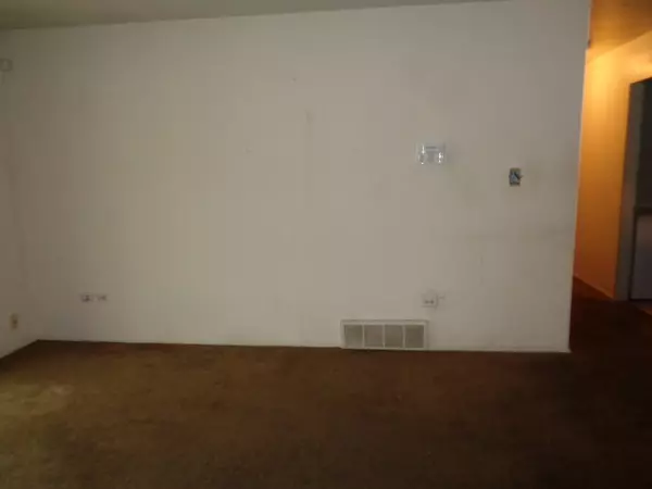 Dolton, IL 60419,14621 GREENWOOD Road #402