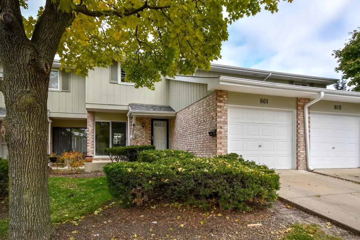 Wheaton, IL 60189,861 Heatherbrook Court