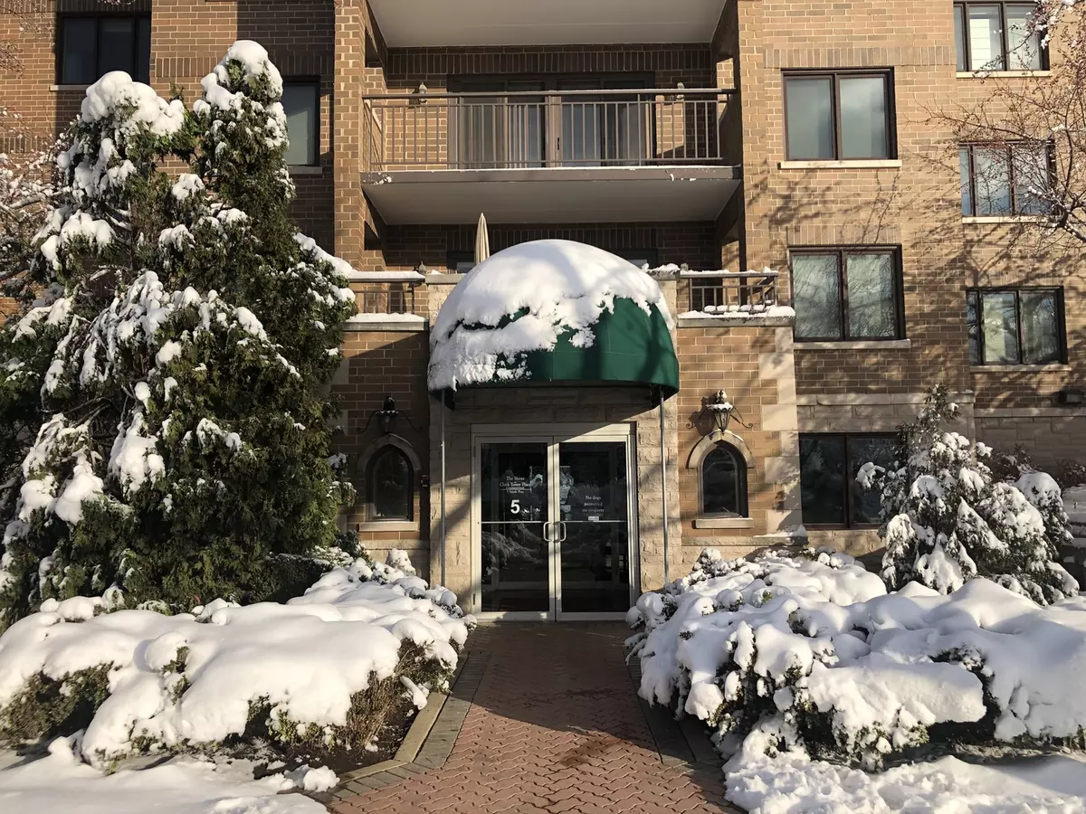 Mount Prospect, IL 60056,5 S Pine Street #402B