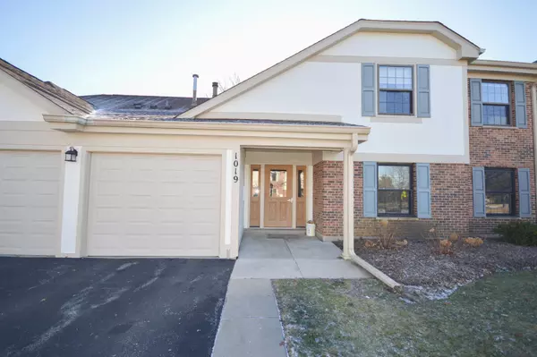 Wheeling, IL 60090,1019 Boxwood Court #B1