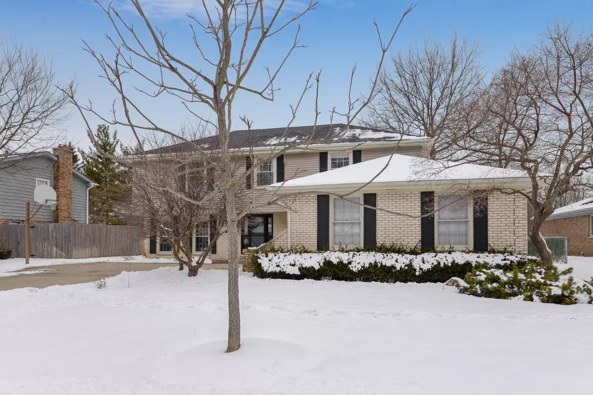 Deerfield, IL 60015,920 Summit Drive