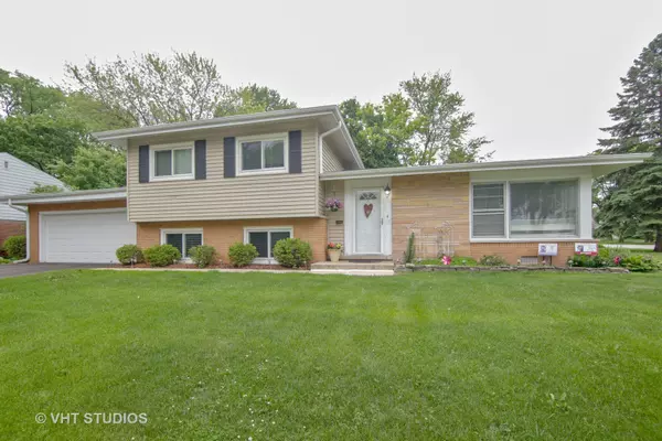 Deerfield, IL 60015,1117 Montgomery Drive