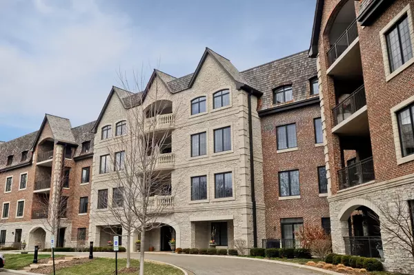 Lake Forest, IL 60045,1800 Amberley Court #109