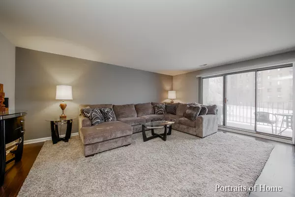 Mount Prospect, IL 60056,1777 W Crystal Lane #208