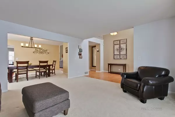 Libertyville, IL 60048,1874 S WARBLER Court