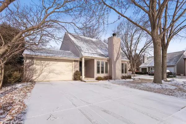 Lisle, IL 60532,6414 Woodsbriar Court