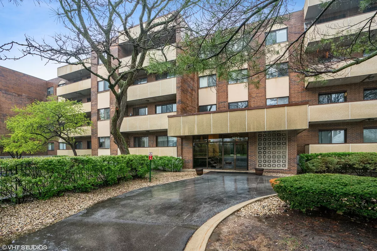 Skokie, IL 60077,9242 Gross Point Road #403