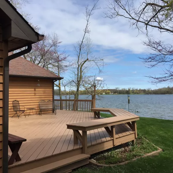 Third Lake, IL 60030,144 Mainsail Drive