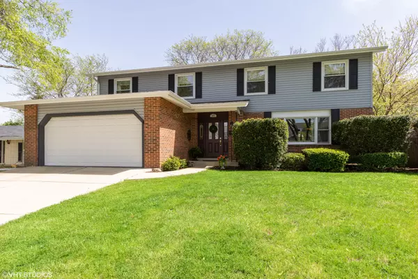 Palatine, IL 60067,147 W King George Court