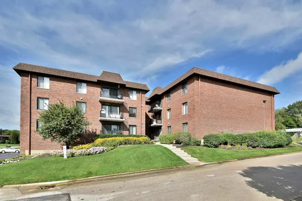 Lake Zurich, IL 60047,100 Clubhouse Lane #104