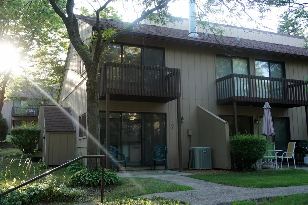 Fox Lake, IL 60020,15 St Thomas Colony Street #3