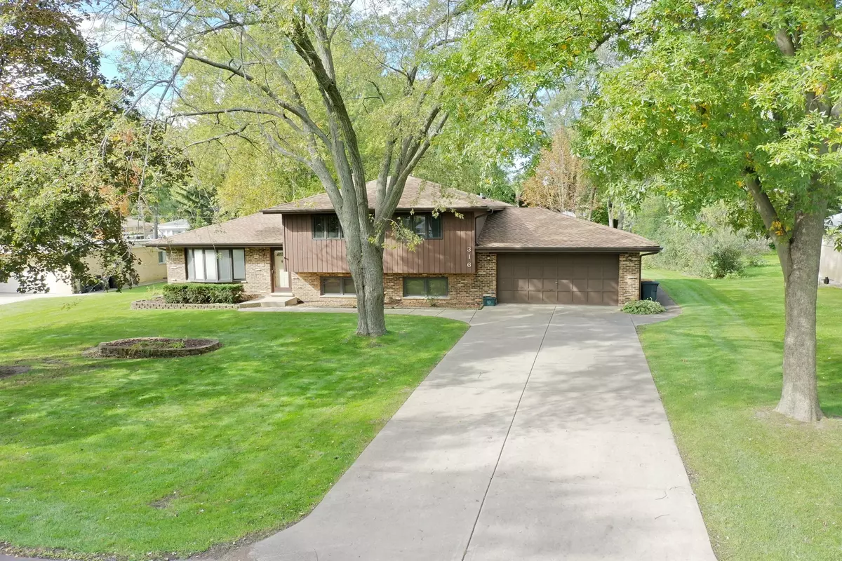 Elk Grove Village, IL 60007,316 Crest Avenue