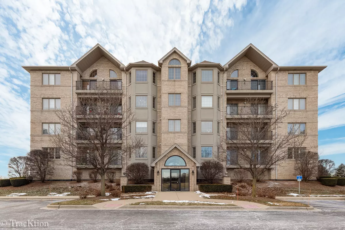 Woodridge, IL 60517,8515 Woodward Avenue #202