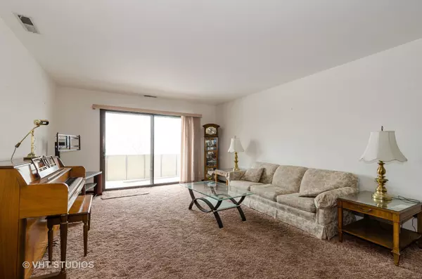 Skokie, IL 60077,9242 N GROSS POINT Road #303