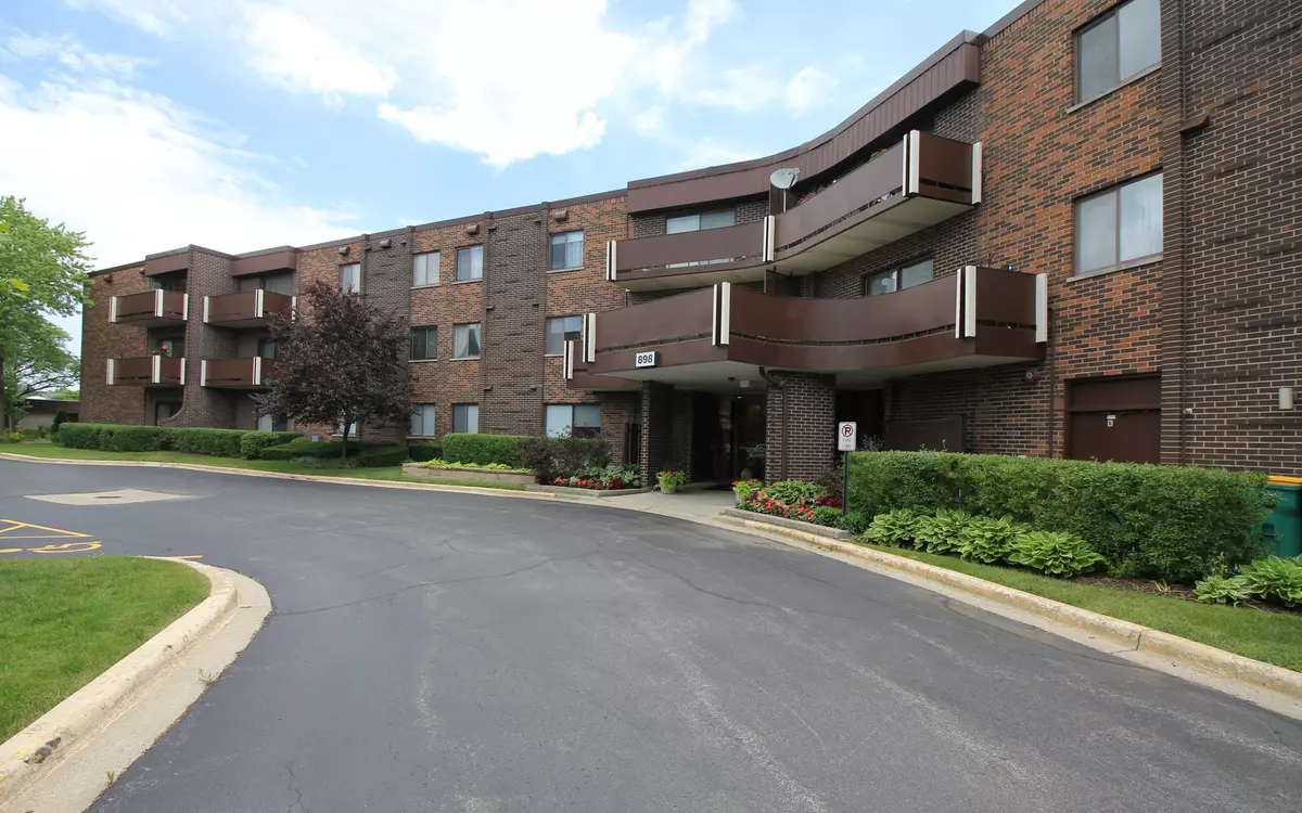 Elk Grove Village, IL 60007,898 Wellington Avenue #301