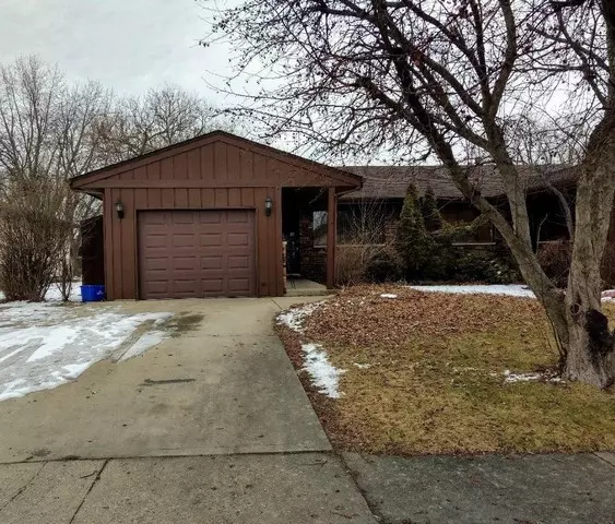 South Elgin, IL 60177,962 Manchester Court #1