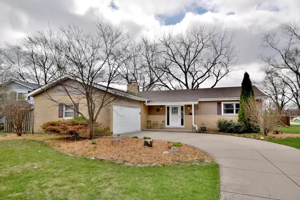 Darien, IL 60561,1025 HICKORY Lane