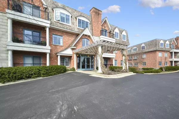 Lake Forest, IL 60045,153 E Laurel Avenue #301