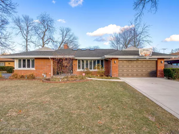 6515 N Kenton Avenue, Lincolnwood, IL 60712