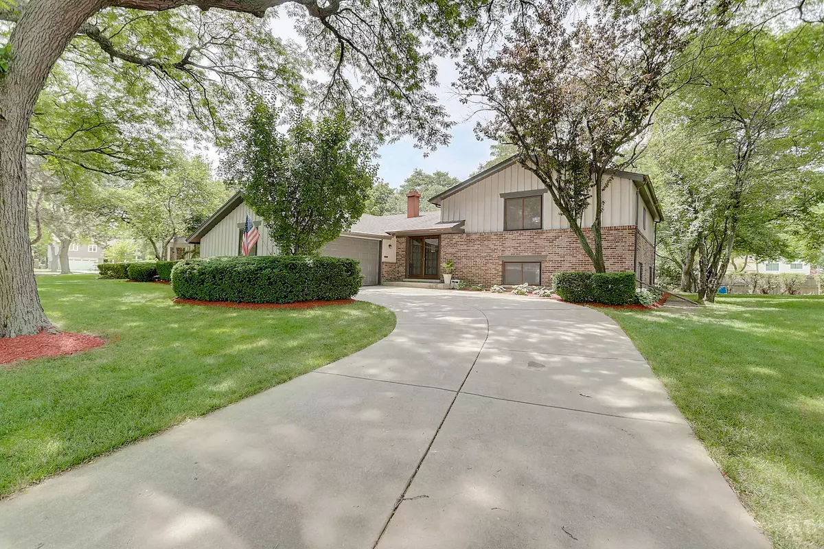 Arlington Heights, IL 60004,204 E Hackberry Drive