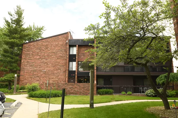 Oak Forest, IL 60452,14504 Linder Court #M2