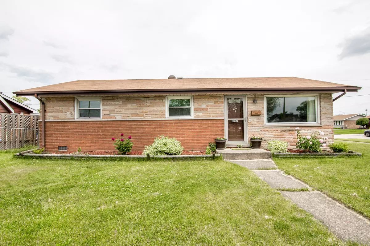 Bridgeview, IL 60455,9237 Willow Lane