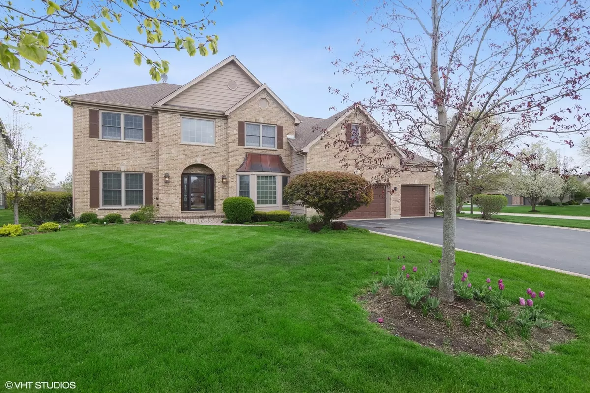 Algonquin, IL 60102,2 Clover Court