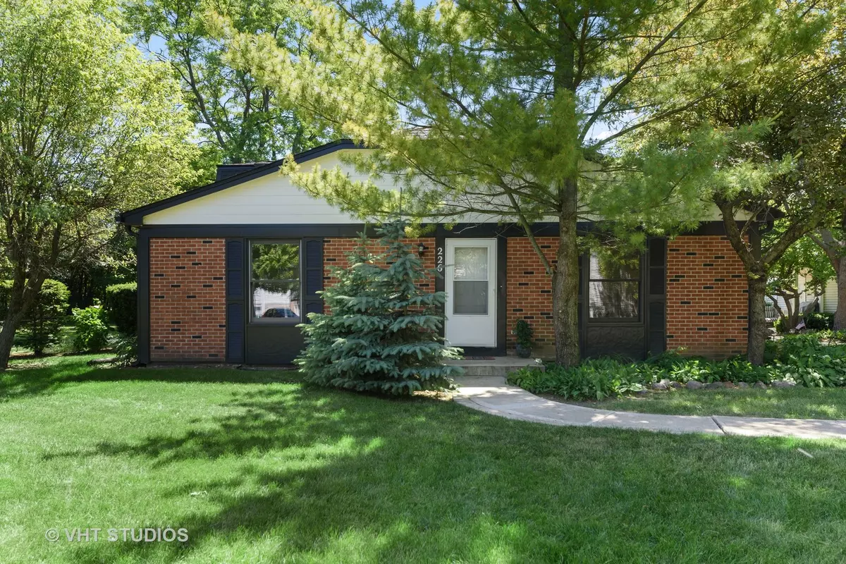 Deerfield, IL 60015,226 Inverrary Lane