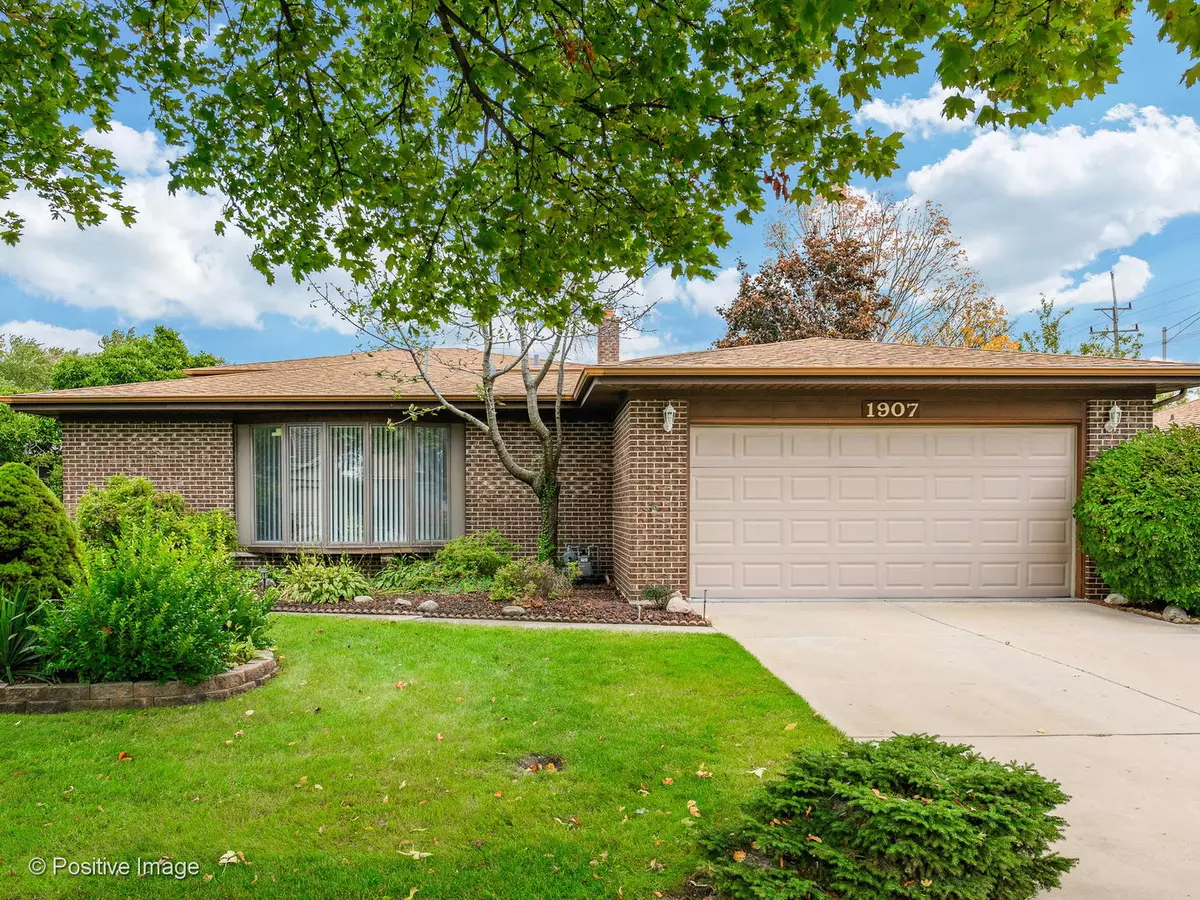 Arlington Heights, IL 60004,1907 N Pinetree Drive