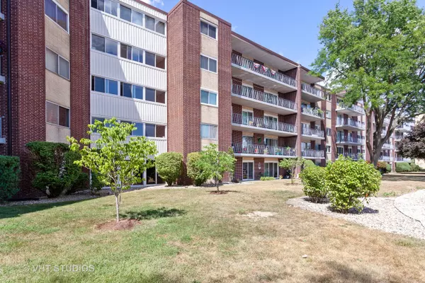 Downers Grove, IL 60515,2900 Maple Avenue #9A