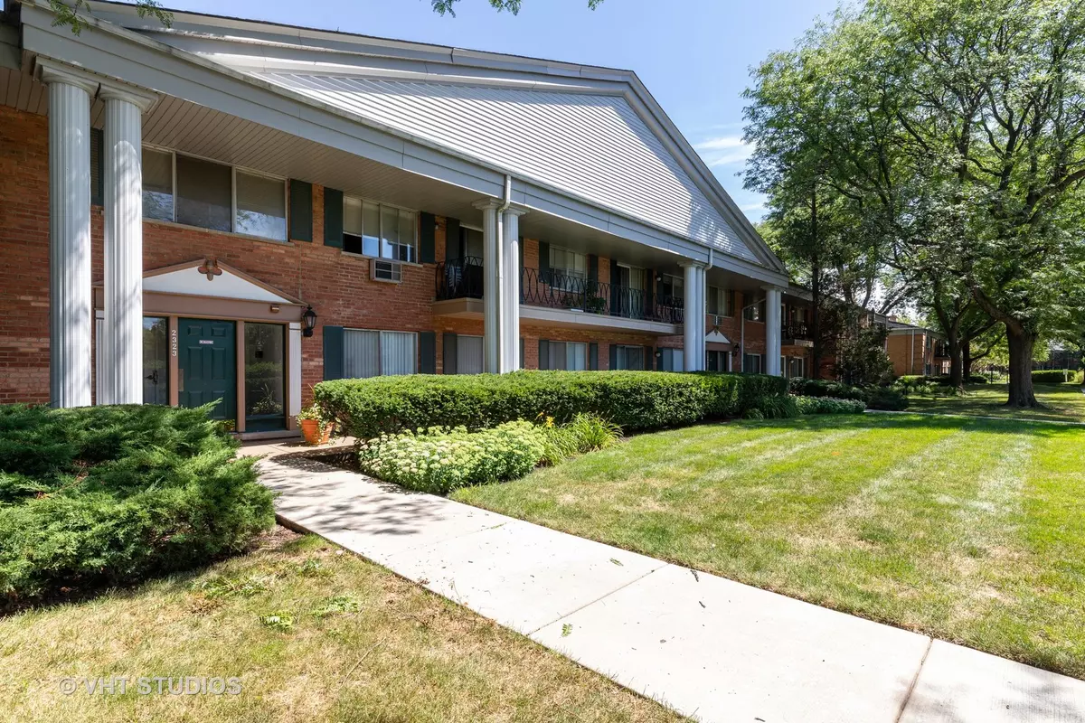 Arlington Heights, IL 60005,2323 S Goebbert Road #210