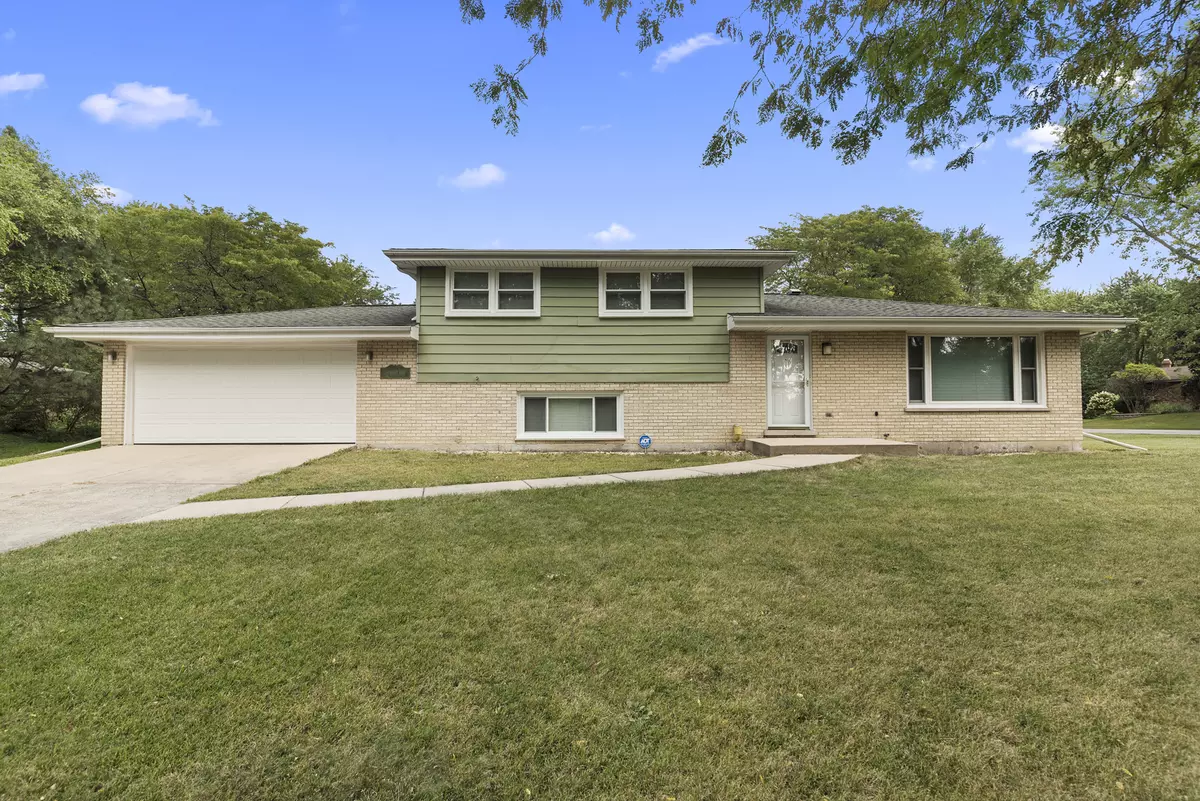 Downers Grove, IL 60516,18W654 83rd Street